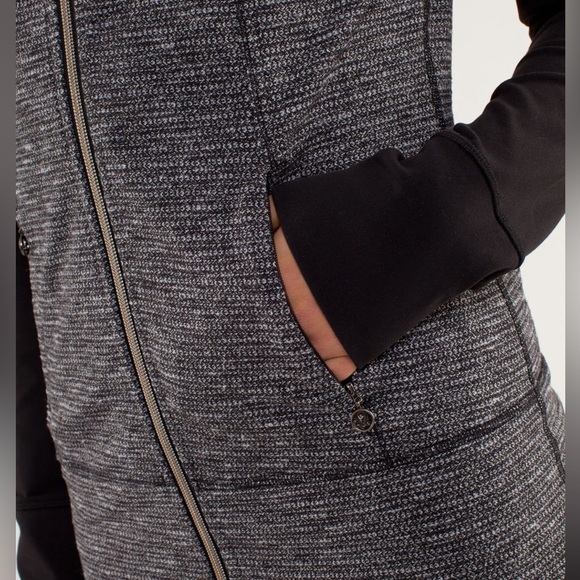 Lululemon Daily Yoga Jacket Coco Pique‎ Zip-Up Jacket, Black/Black, Size 6 - Picture 6 of 15